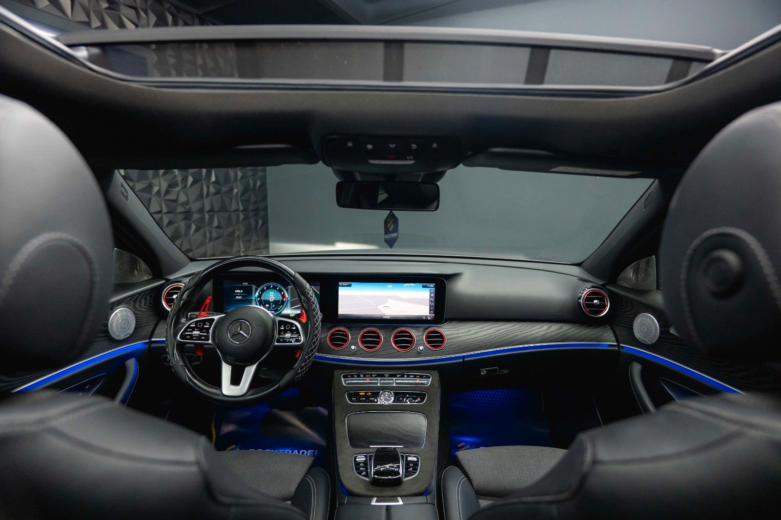 Fahrzeugabbildung Mercedes-Benz E 300de AMG Night-Paket Designo *Pano*ACC*LED*