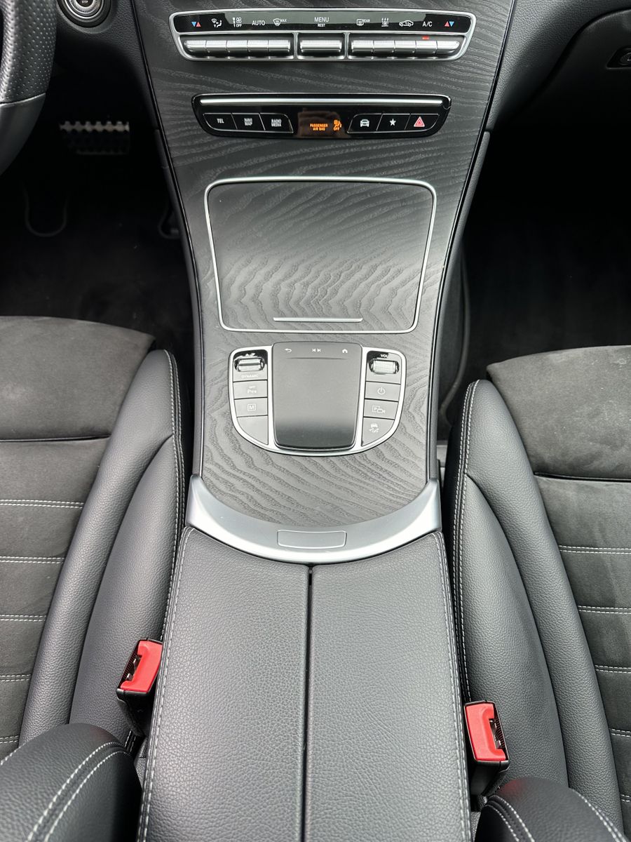 Fahrzeugabbildung Mercedes-Benz GLC 300de 4M AMG-Line NAV+LED+KAM+ACC+PANO+20ZO
