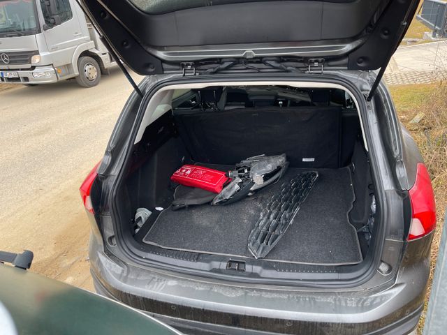 Ford Focus Turnier Active *PANO*NAVI*CARPLAY*TEMP*LED