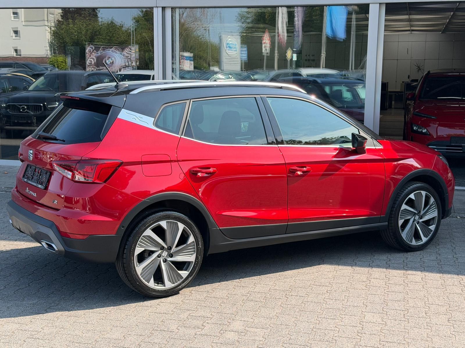 Fahrzeugabbildung SEAT Arona 1,5 TSI FR DSG >LED+NAVI+SHZ+KAM+ACC+DAB+