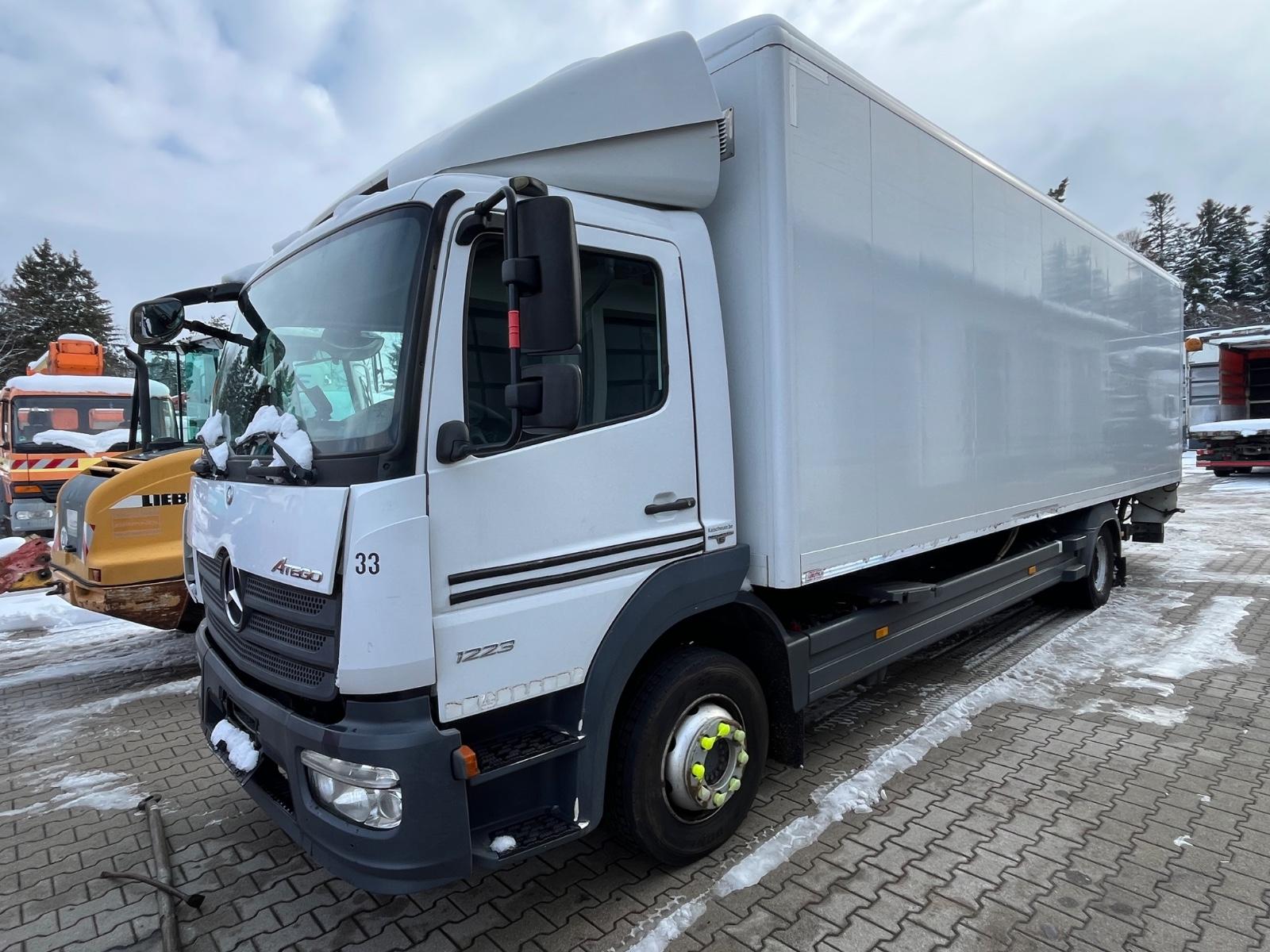 Mercedes-Benz Atego 1223 Kühlkoffer 8,10m 2 Kammer Motorschade