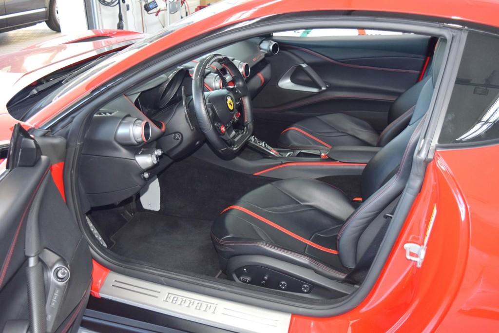Ferrari 812 SF Lifting AppleCarPlay Sitzheizung LED