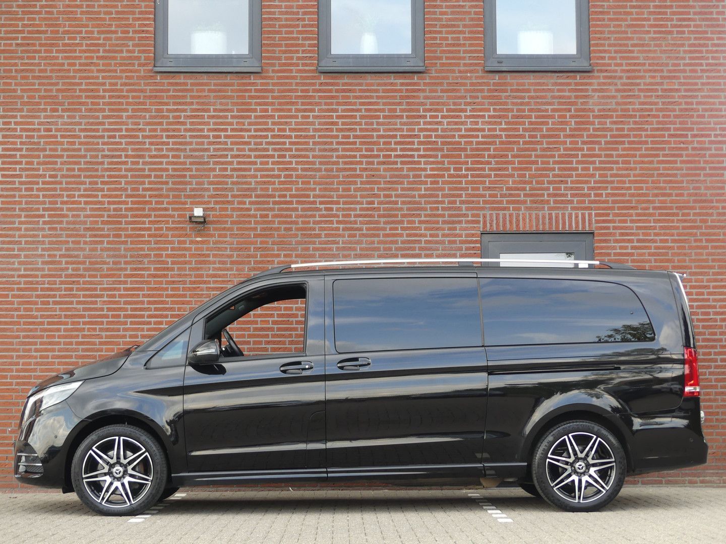 Mercedes-Benz V 300 V-klasse 300d Extra lang AMG 4-Matic Dubbe imagem 3