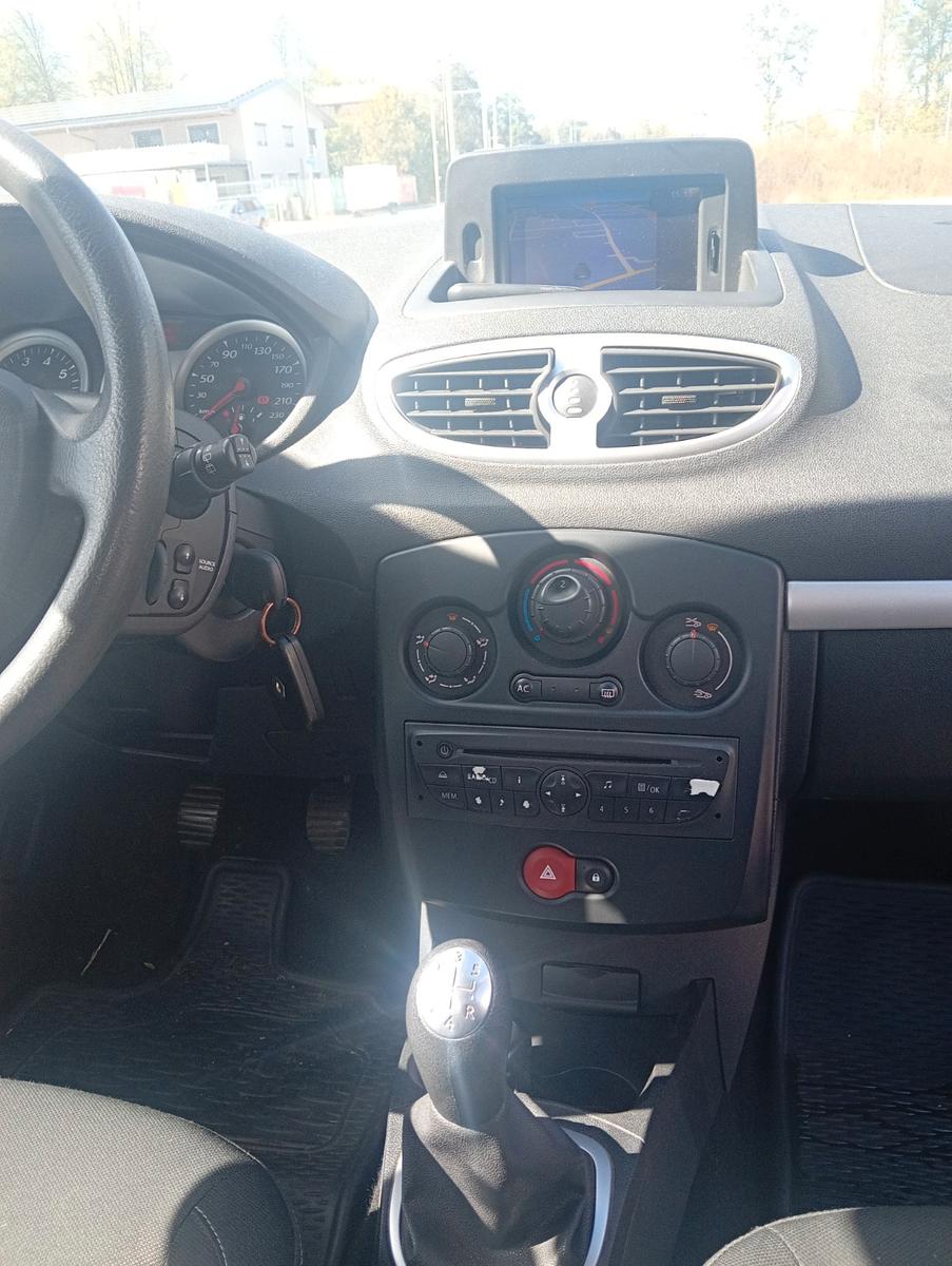 Renault Clio 2012 — photo 7