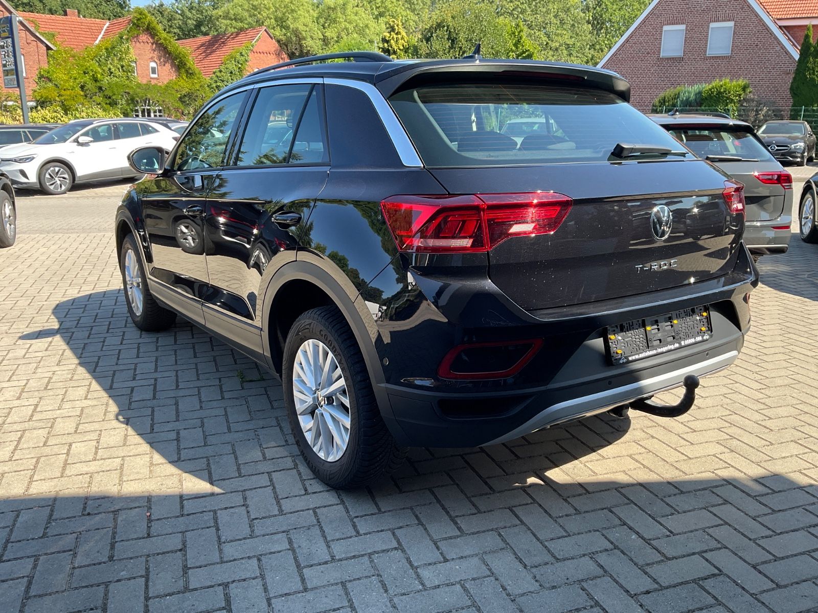 Fahrzeugabbildung Volkswagen T-Roc 1.5 TSI DSG Life,LED,AHK,Navi