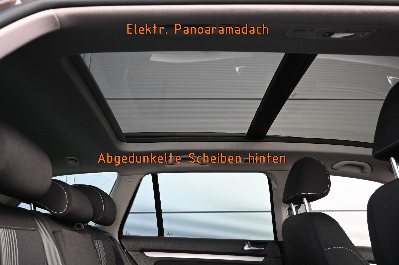 Fahrzeugabbildung Volkswagen Golf 1.6 TDI Variant MATCH °AHK°PANO°STANDHEIZ.°
