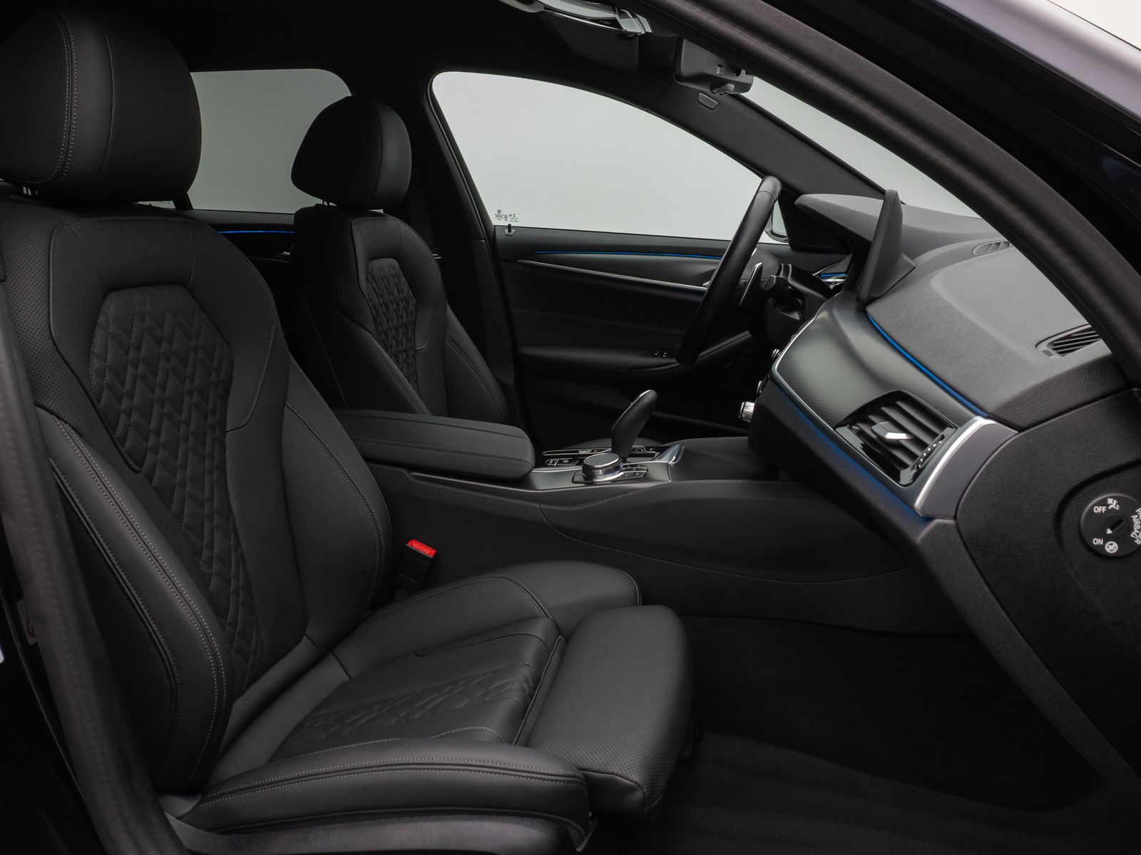 Fahrzeugabbildung BMW 530e xD M Sport Kamera HUD DAB HiFi ACC Komfort