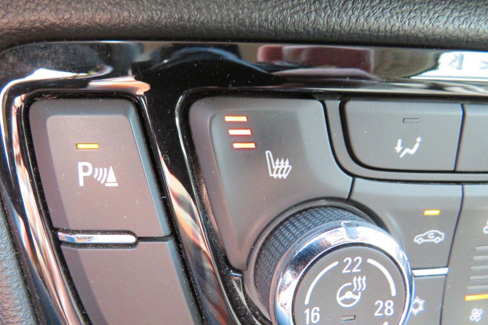 Fahrzeugabbildung Opel Mokka X ACTIVE KAMARA SITZH. GRA PDC APP-CON.