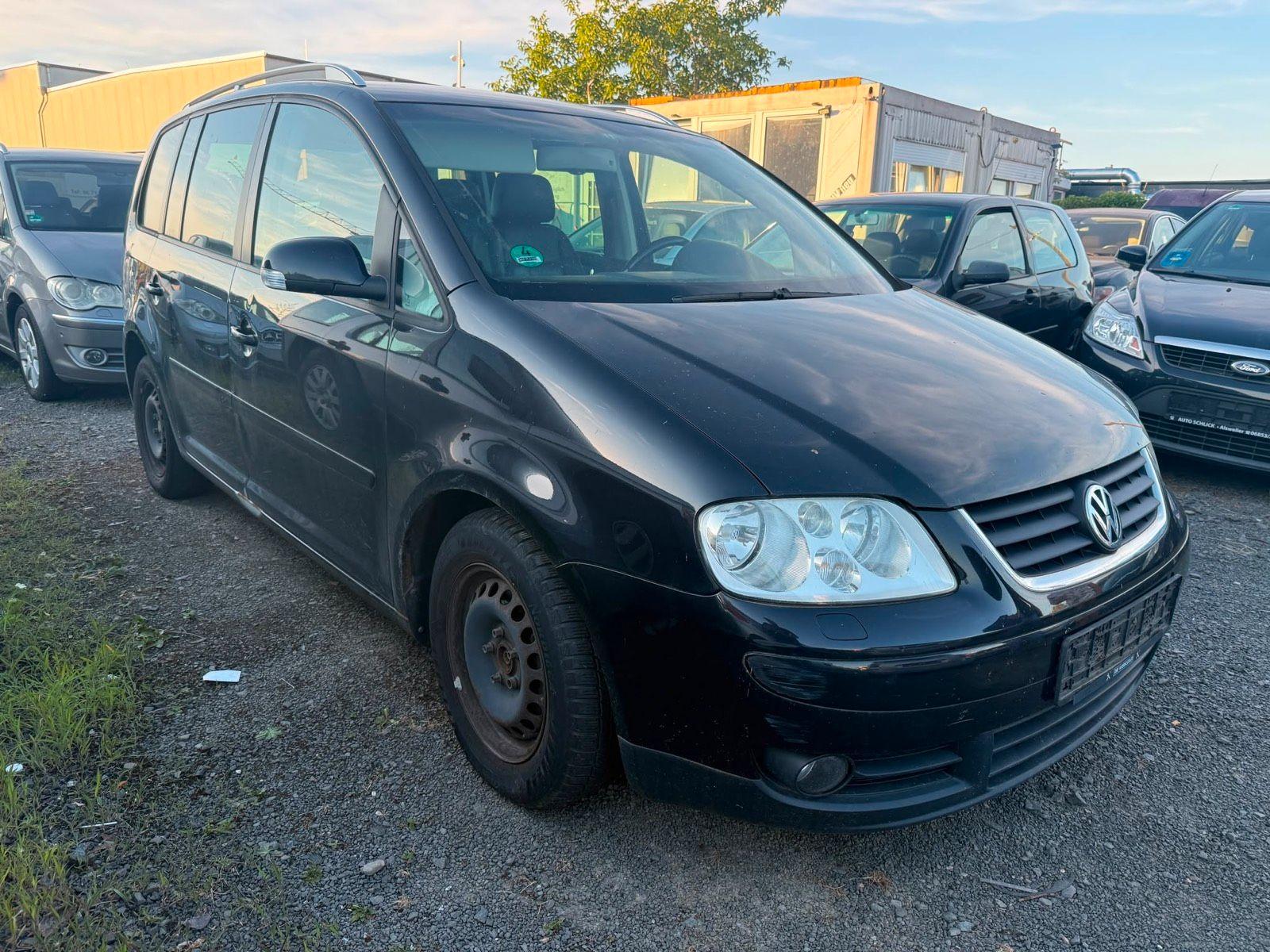 Volkswagen Touran 2005 — rear view