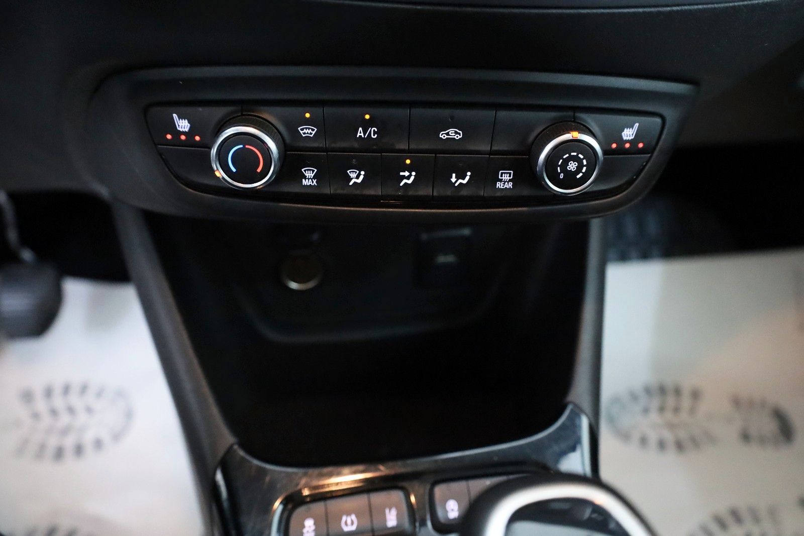 Fahrzeugabbildung Opel Crossland (X) Edition,SH,PDC v.h.,Tempomat