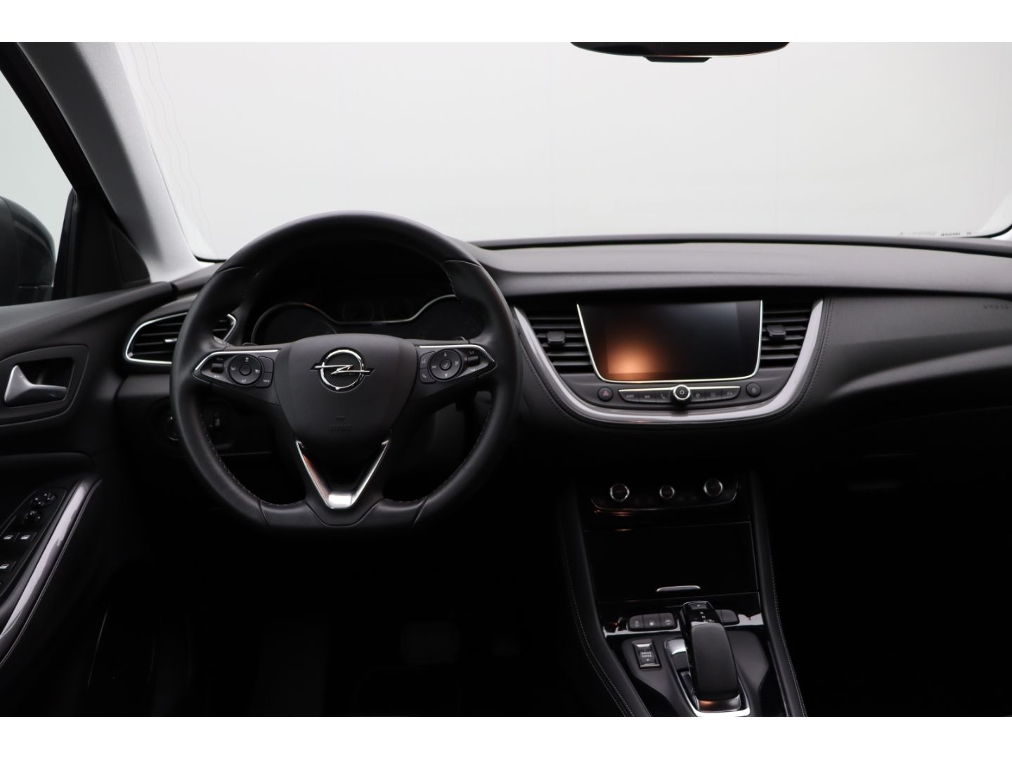 Fahrzeugabbildung Opel Grandland 1.6 Ultimate Plug-in-Hybrid 4 ACC AHK