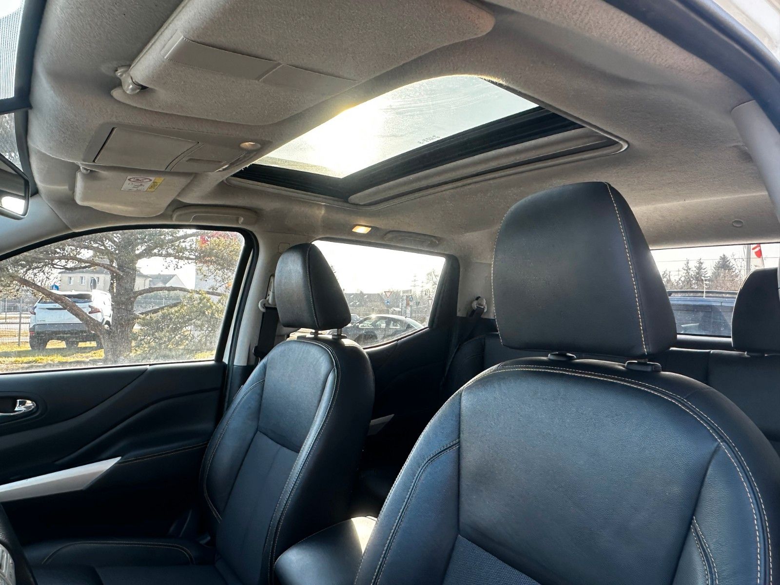 Fahrzeugabbildung Nissan Navara NP300 Tekna Double Cab 4x4 AHK