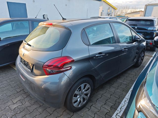 Peugeot 208 Active Sitzheizung Klimaauto. Tempomat