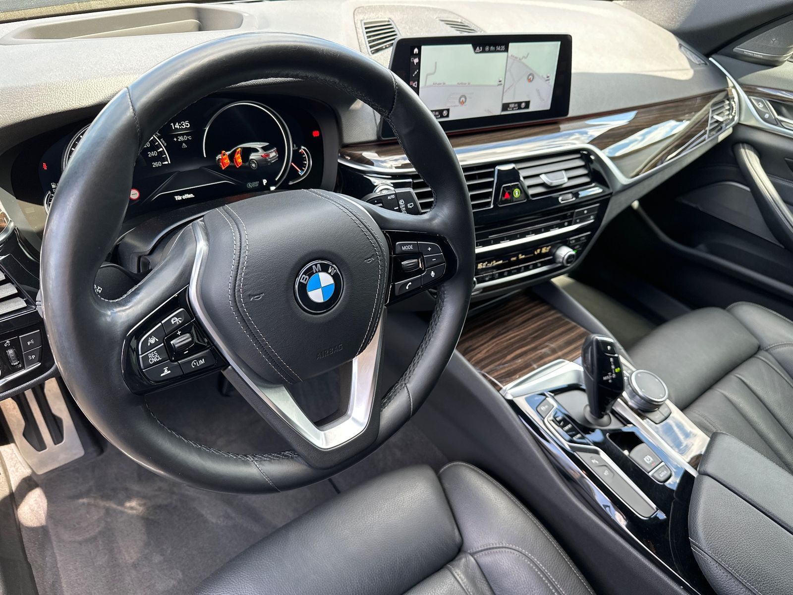 Fahrzeugabbildung BMW 520d xDrive Touring NAV+LED+SHZ+HEAD-UP+ACC+H&K