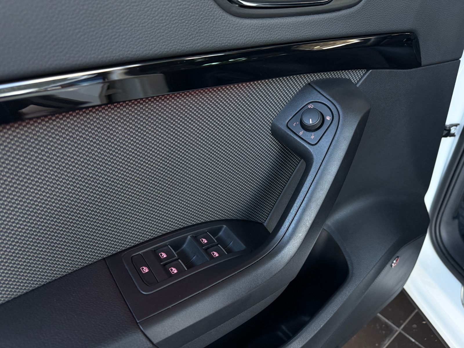 Fahrzeugabbildung SEAT Ateca Xcellence PANO BEATS ACC LED