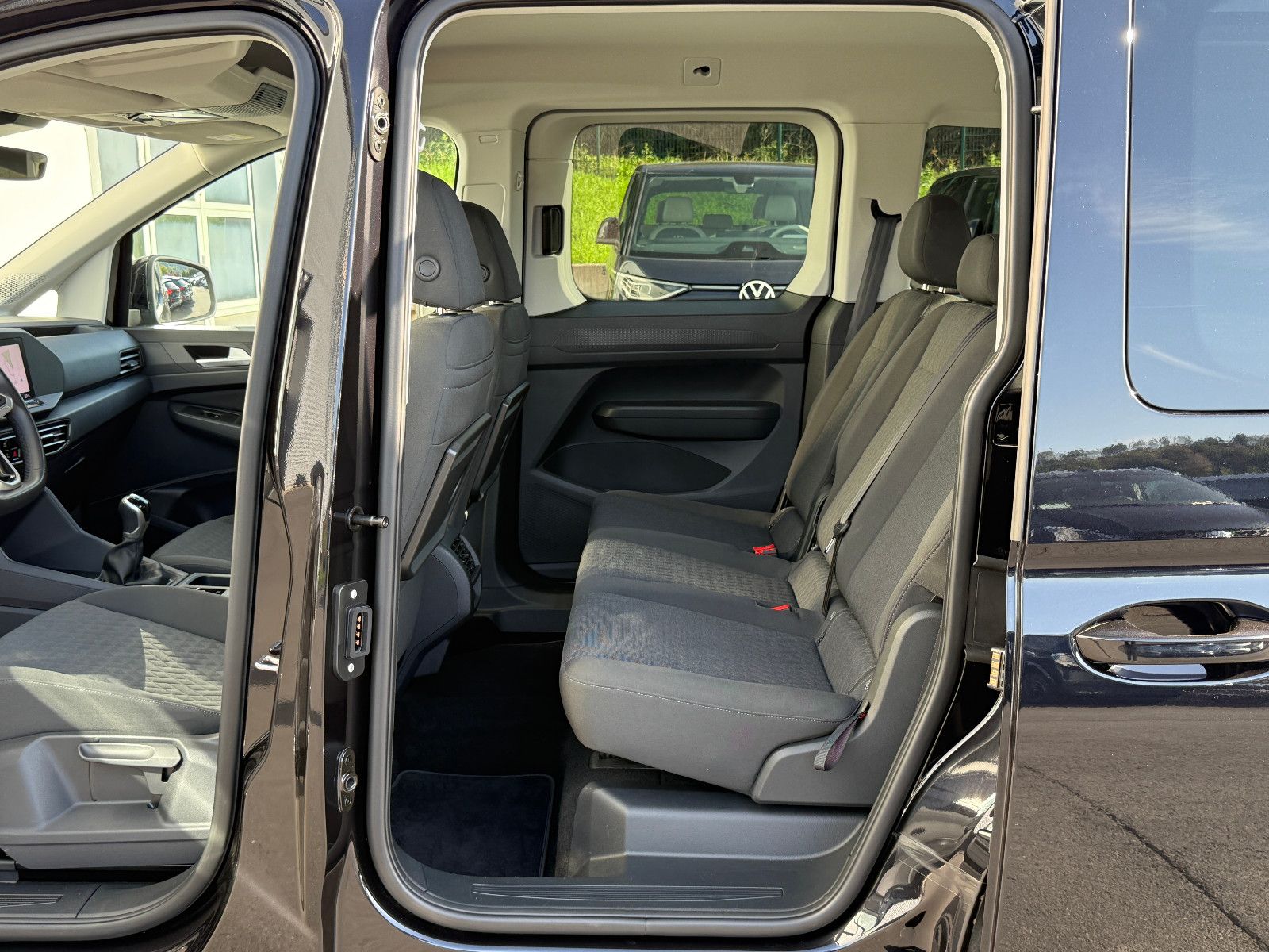 Fahrzeugabbildung Volkswagen Caddy Life ACC AHK Blis Navi LED Kamera SHZ