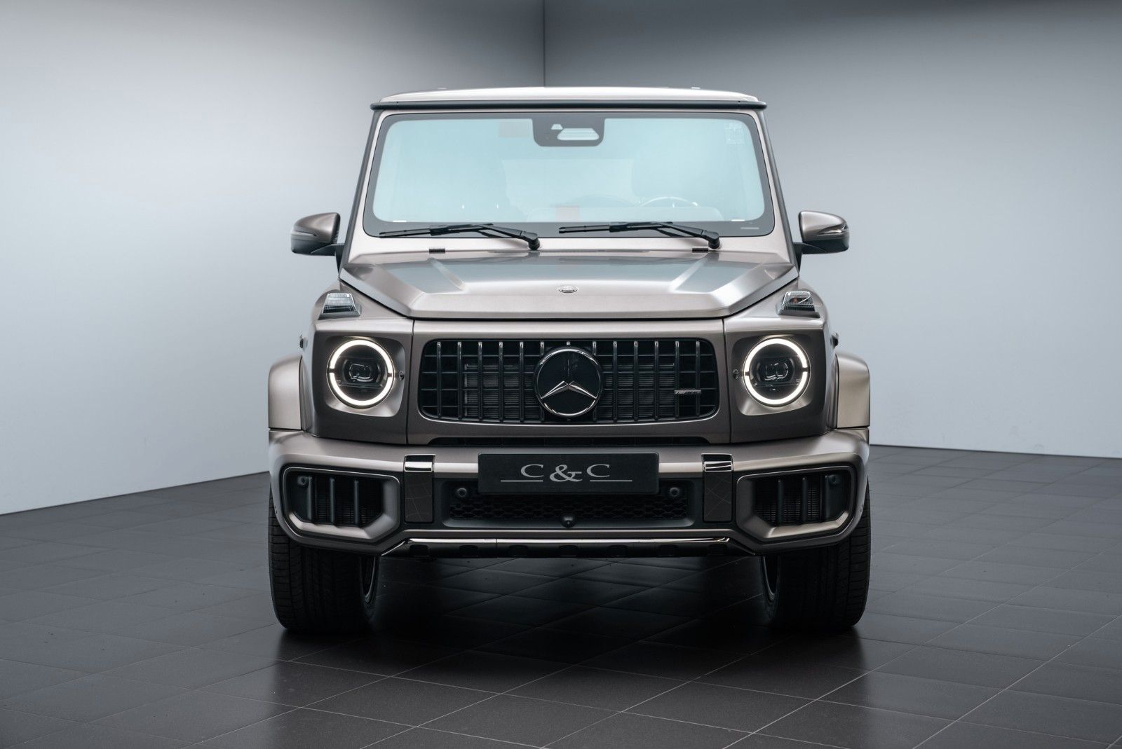 Fahrzeugabbildung Mercedes-Benz G63 A22/SUPERIOR/CARBON/MY 2026