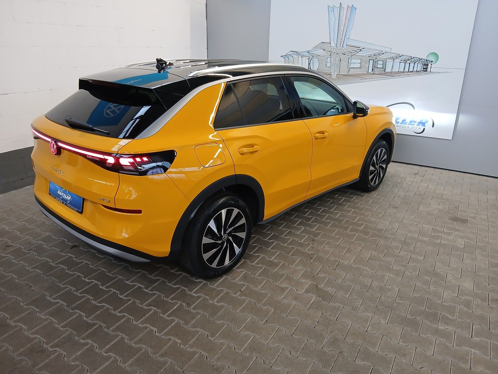 Fahrzeugabbildung Volkswagen T-Roc Style 1.5 eTSI DSG +AHK+Keyless +Easy-Open