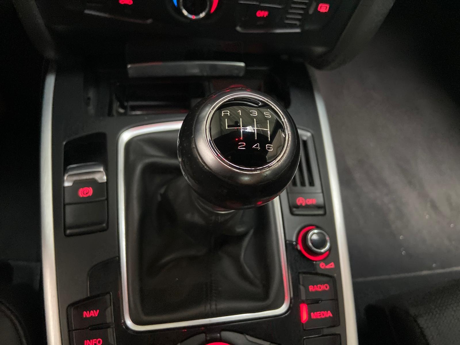 Audi A4 2010 — photo 28