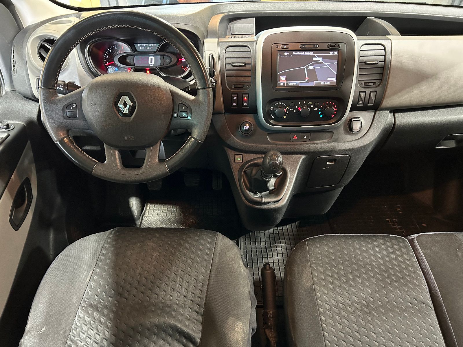 Fahrzeugabbildung Renault Trafic Combi L1H1 2,7t  Expression/9-SITZ/NAVI/