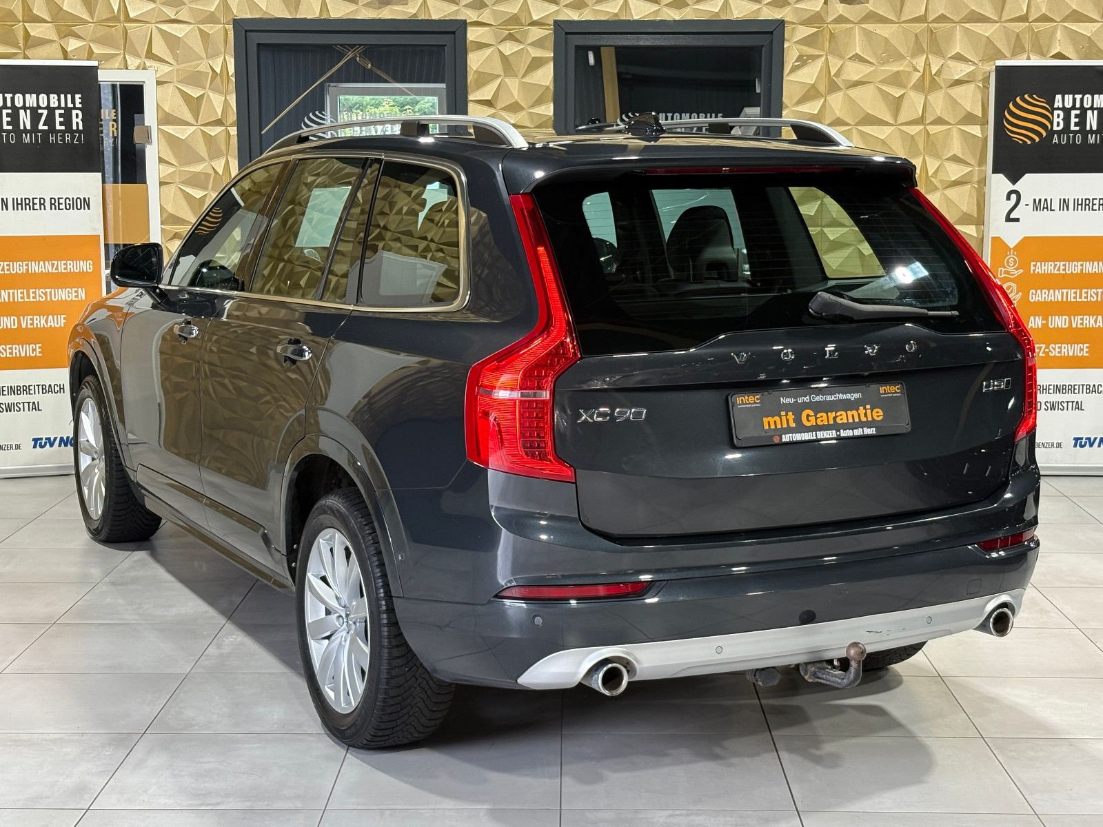 Fahrzeugabbildung Volvo XC90 Momentum AWD/NAVI/KAMERA/APPLE/KLIMA/SHZ