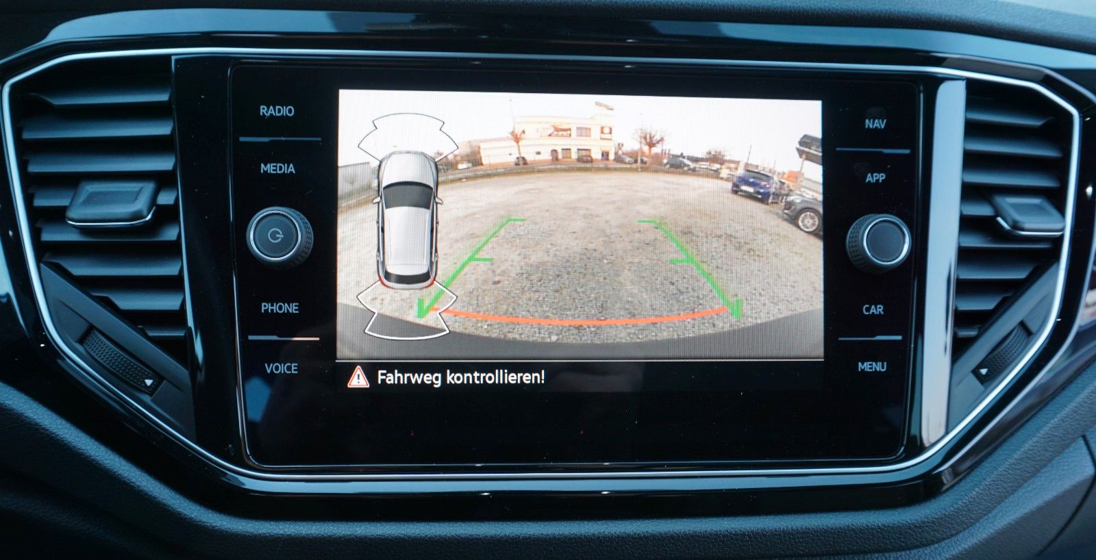 Fahrzeugabbildung Volkswagen T-Roc Sport 4Motion, Kamera, Navi, Pano, Black