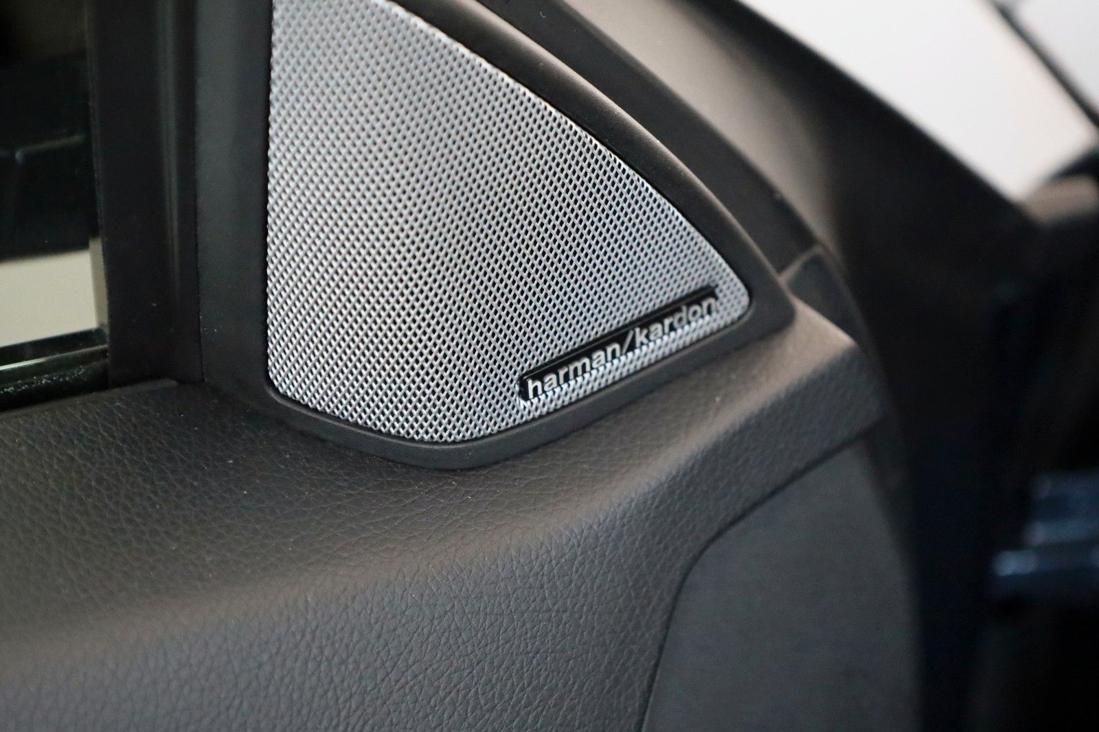 Fahrzeugabbildung Mercedes-Benz E400 Cabrio AMG Line Leder,Navi,LED,H/K,Airscarf