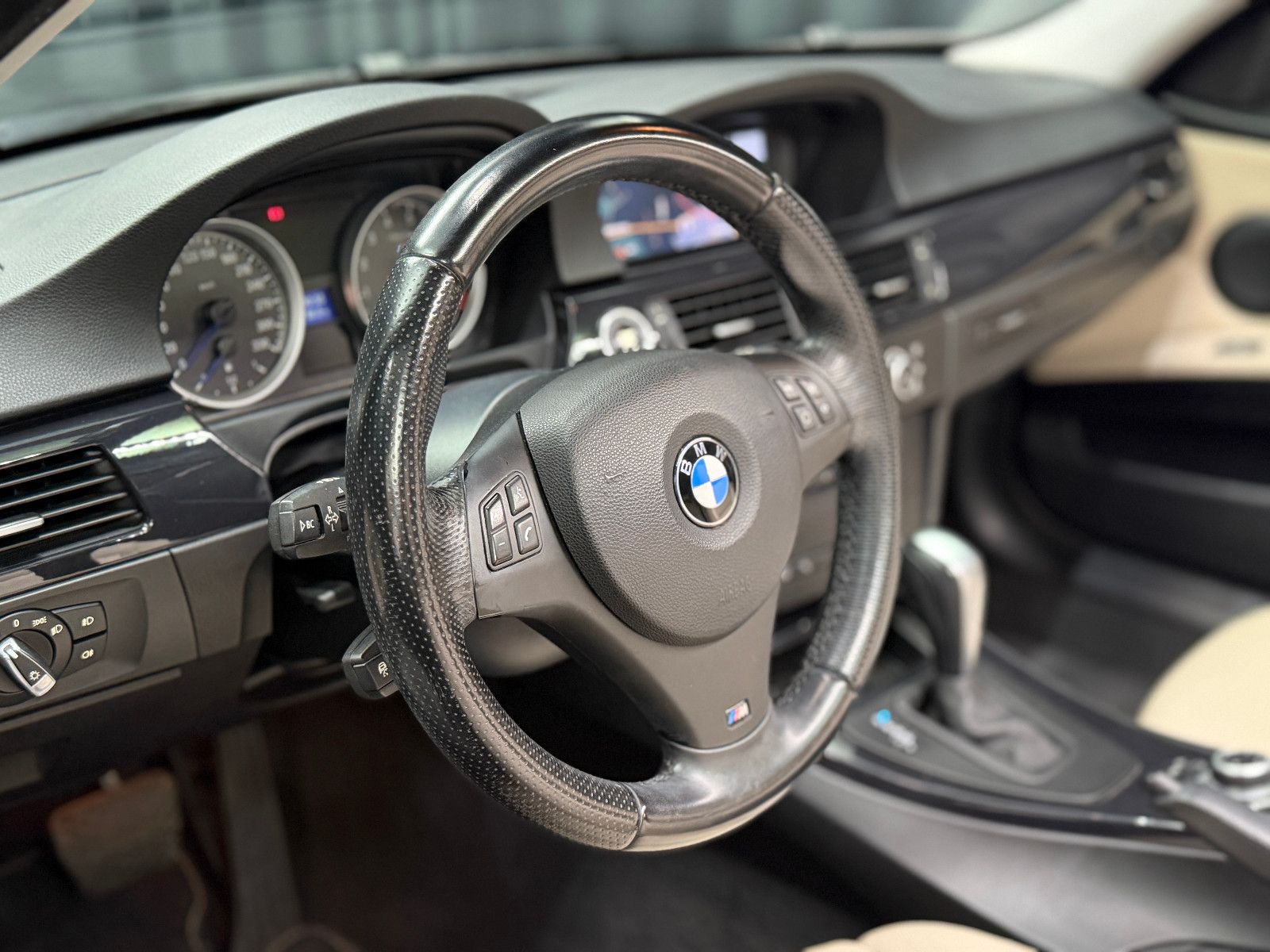 Fahrzeugabbildung BMW 335 i xDrive Touring|LEDER|NAVI|PANO