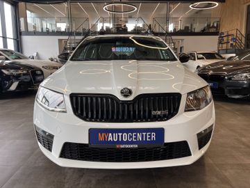 Skoda Octavia Combi RS *TEMPOMAT*NAVI*AHK*BI-XENON*