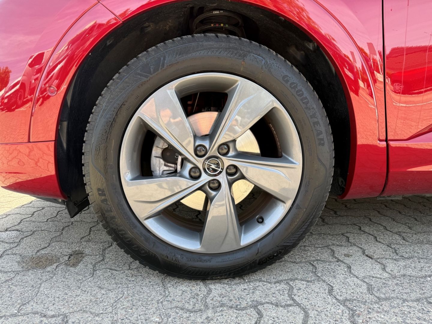 Fahrzeugabbildung Opel Grandland Ultimate 1,2T Navi+Leder+Sitzbelüftung