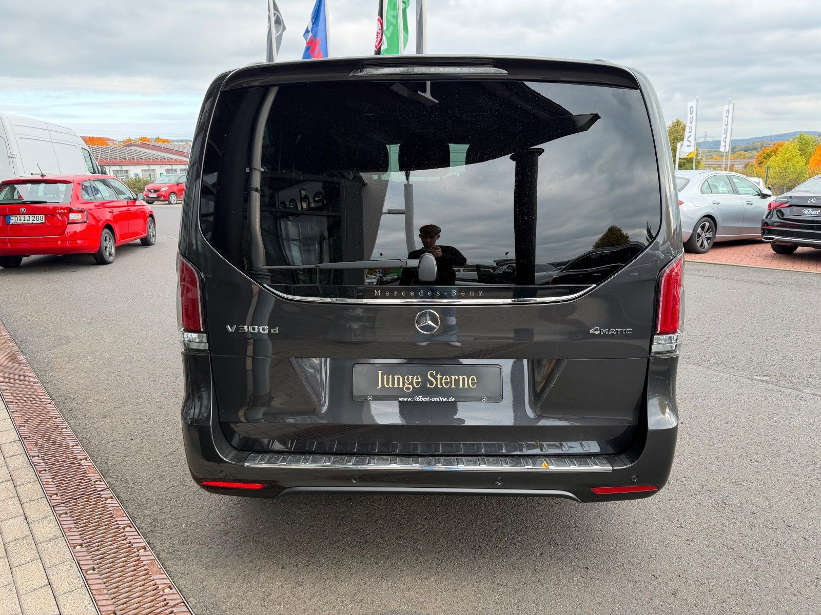 Fahrzeugabbildung Mercedes-Benz V 300 d 4MATIC EXCLUSIVE AMG Panorama Standheiz