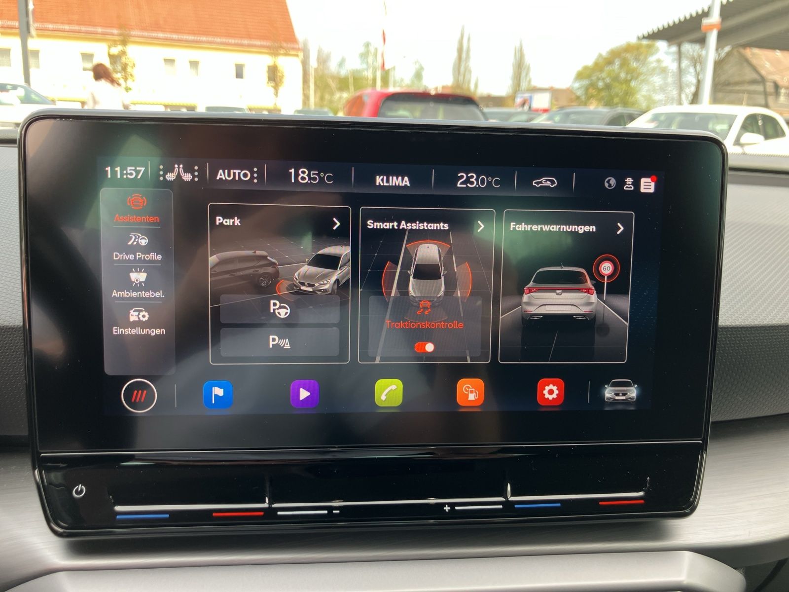 Fahrzeugabbildung SEAT Leon TSI FR Fahrschule - LED AHK Navi GRA Park-A
