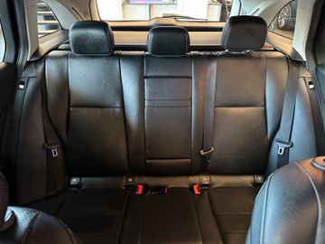 Mercedes-Benz C 180 *TÜVSERVICE NEU*TEMPO*NAV*LED*SZHZ*