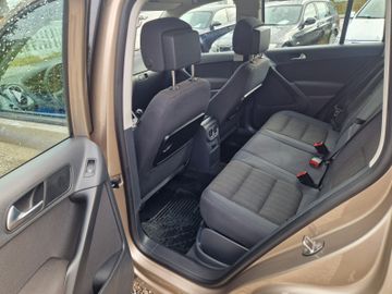 Volkswagen Tiguan - 11