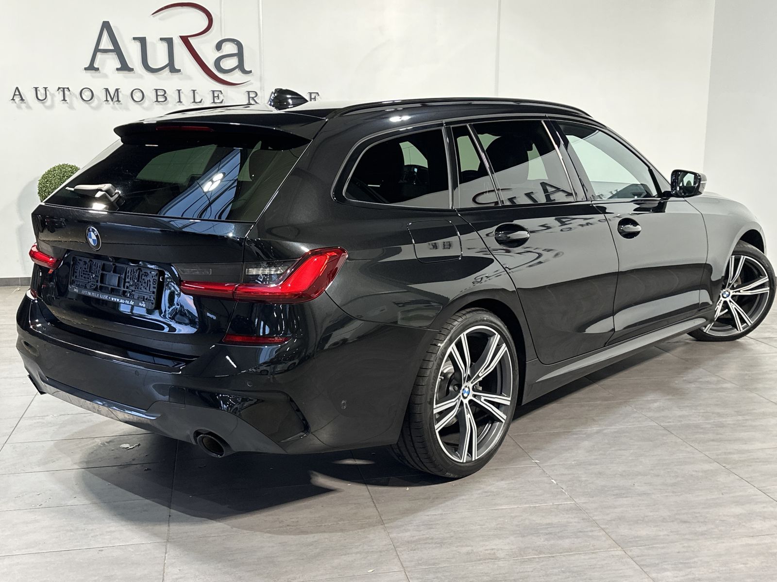 Fahrzeugabbildung BMW 320d Touring M-Sport NAV+LED+KAMERA+19ZO+HIFI+VC