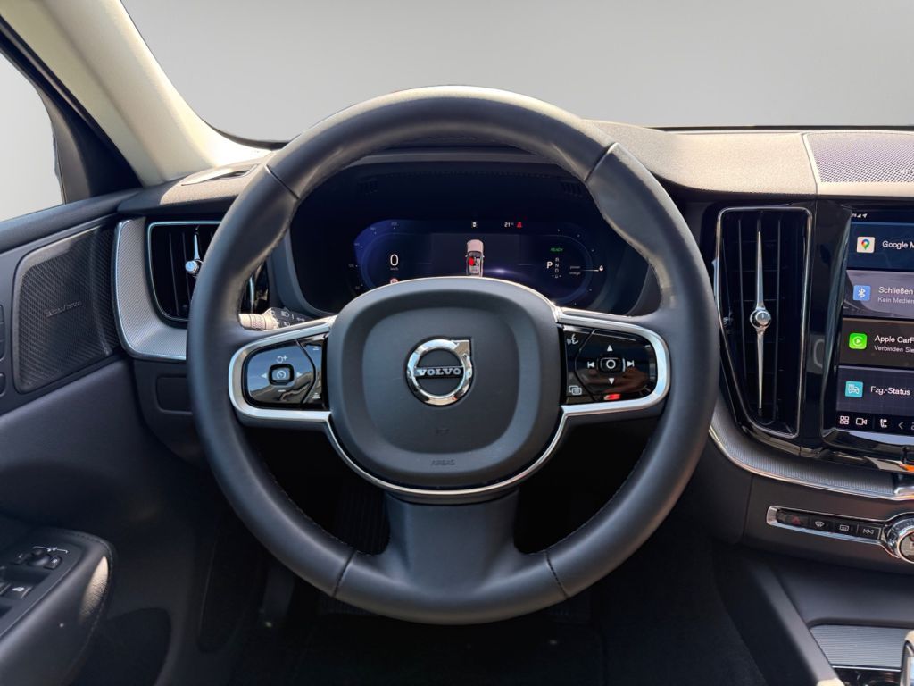 VOLVO XC60 T6 AWD Plug-in Hybrid Plus Dark 360° VOLVO XC60 T6 AWD Plug-in Hybrid Plus Dark 360°