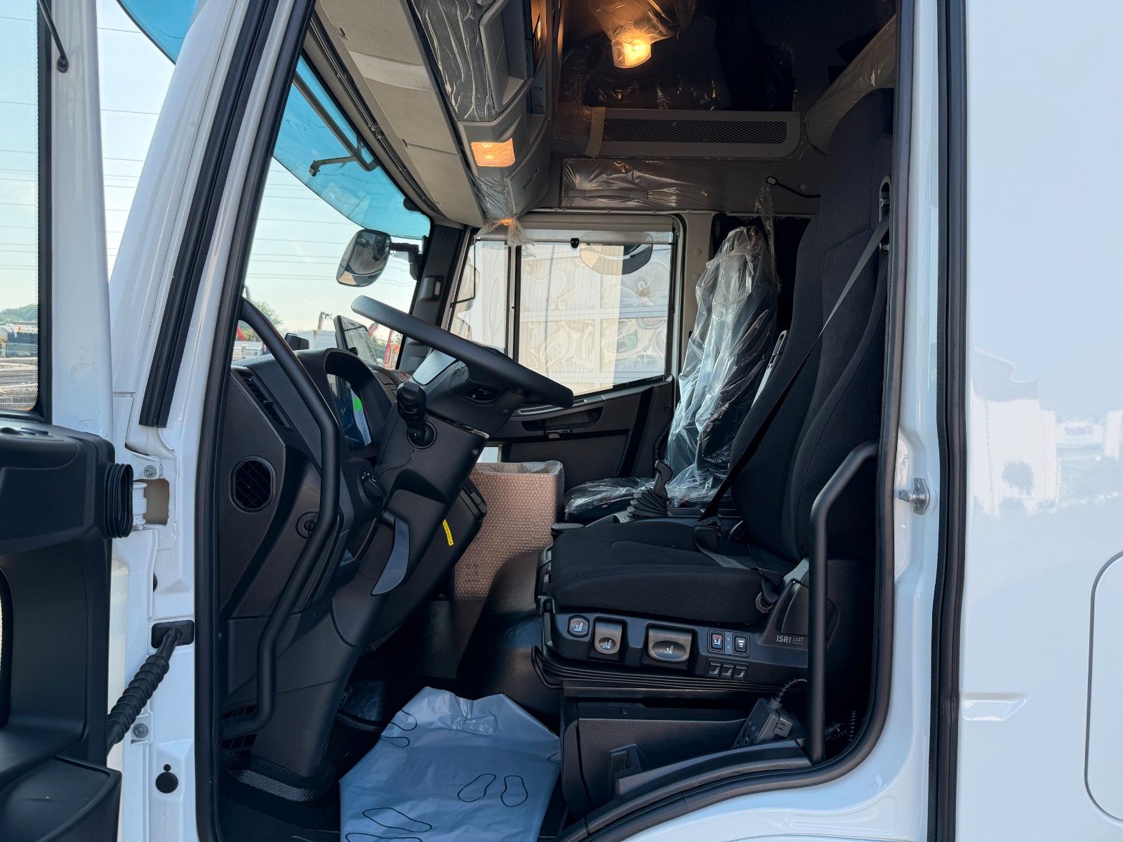 Fahrzeugabbildung Iveco Eurocargo ML140E28/P Bett AHK Klima Standheizung