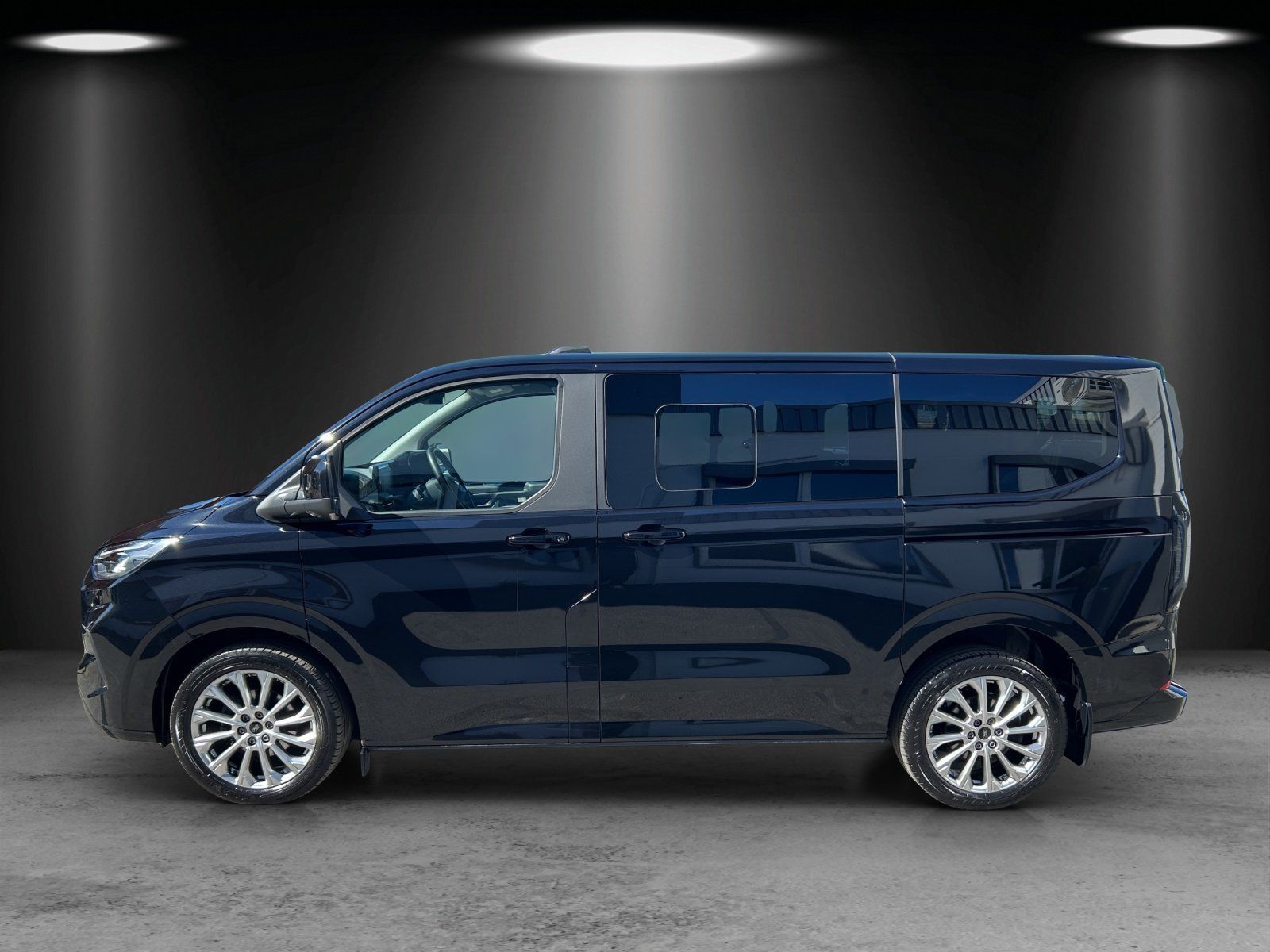 Fahrzeugabbildung Ford Tourneo Custom Titanium 320 L1 Aut./LED/ACC/CAM/