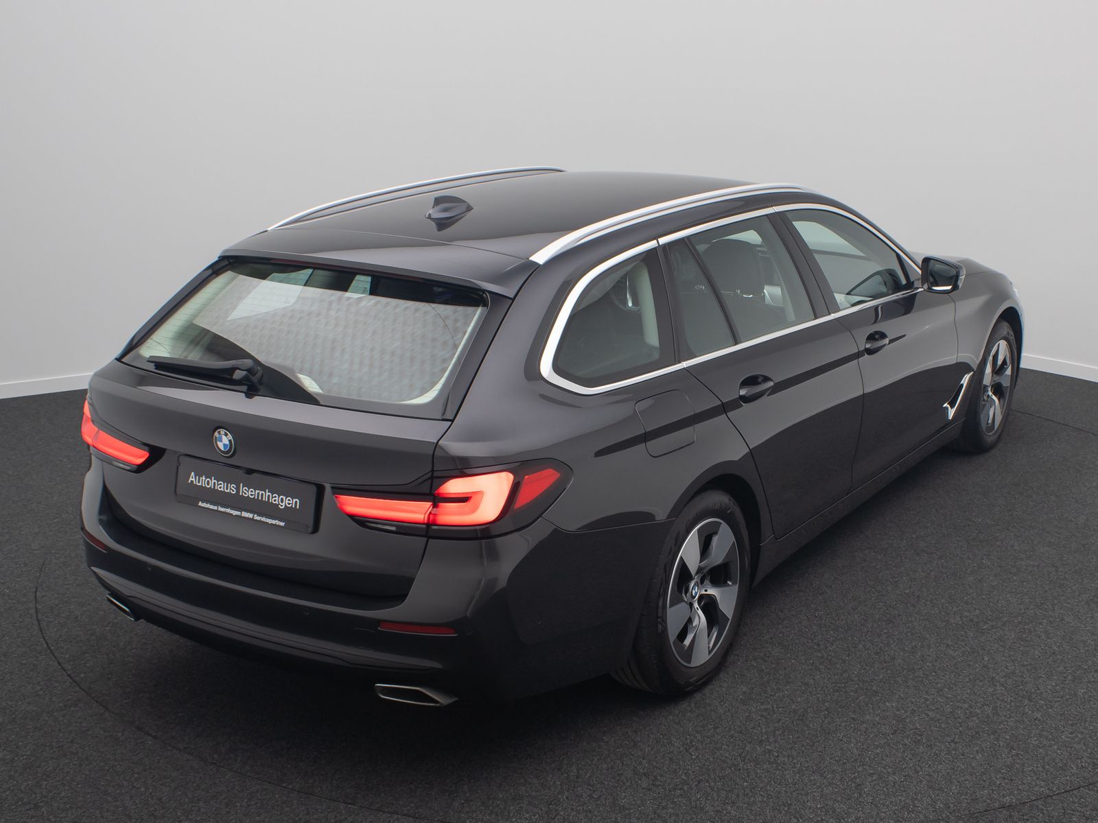 Fahrzeugabbildung BMW 520d xD  Kamera Laser HUD DAB AHK Komfort Alarm