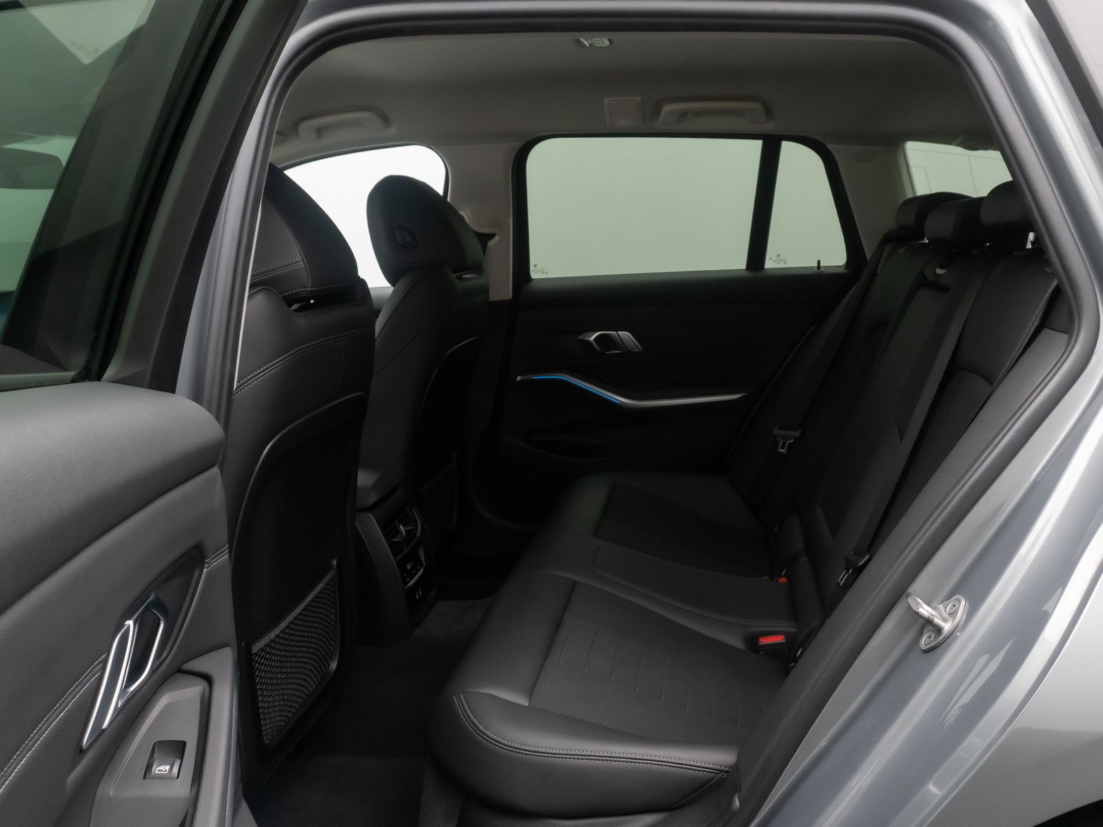 Fahrzeugabbildung BMW 330e Stop&Go Kamera DAB Komfort Leder Sport