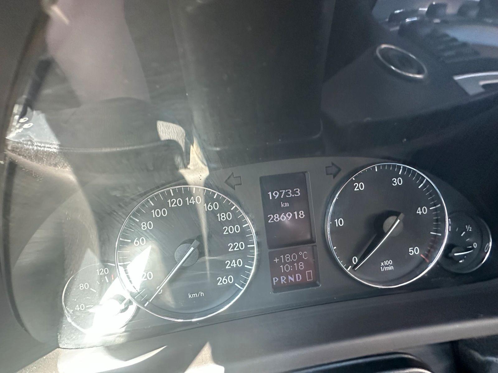 Mercedes-Benz 320 2005 — photo 9
