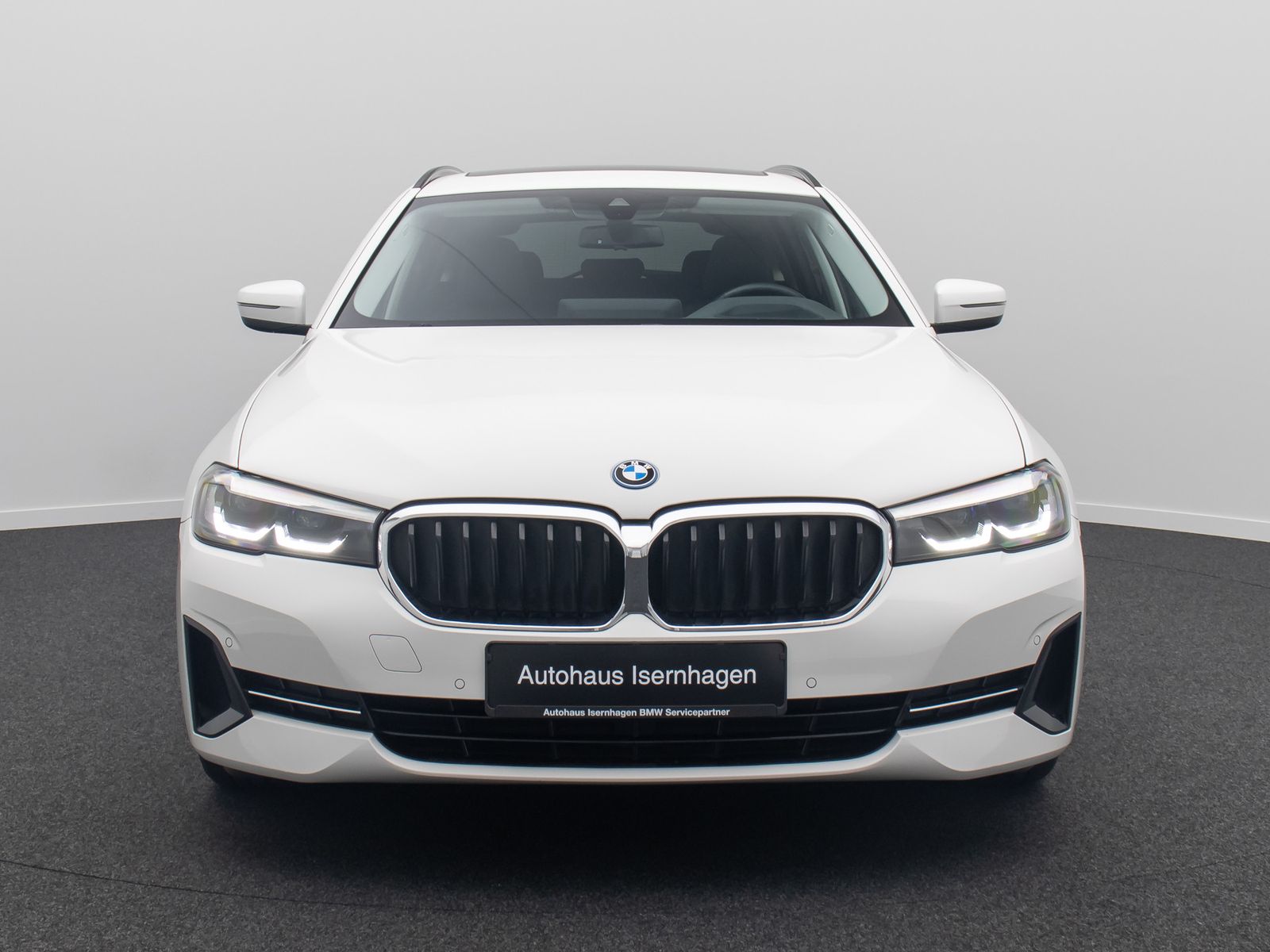 Fahrzeugabbildung BMW 530e HUD DAB Alarm Panorama HiFi Sport Leder