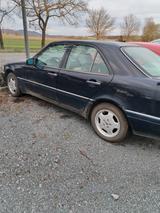 Mercedes-Benz 190 - blaue Mercedes-Benz 190