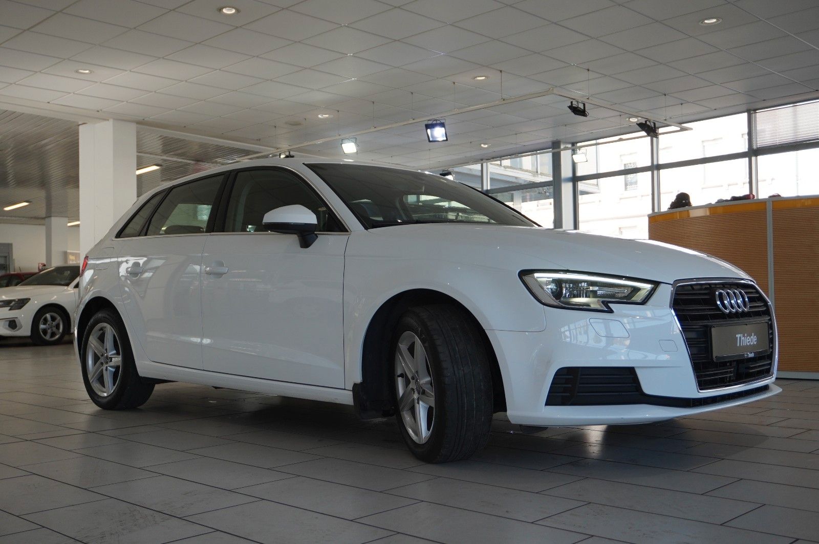 Fahrzeugabbildung Audi A3 Sportback 35 TFSI NAVI/BI-XENON/SHZ/ACC/PDC
