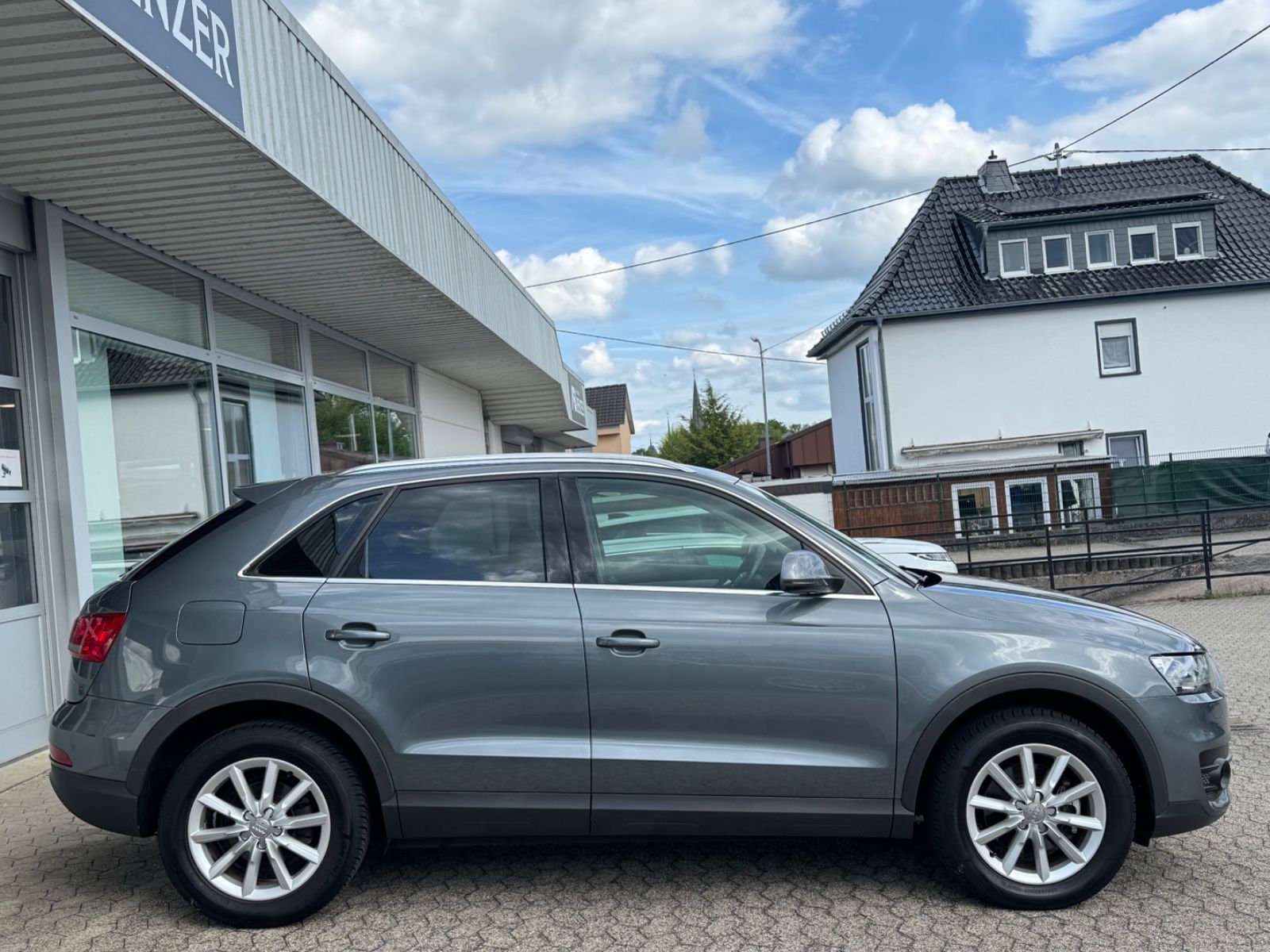 Fahrzeugabbildung Audi Q3 2.0 TDI quattro S-Tronic/SHZ/ALU/TÜV-NEU/