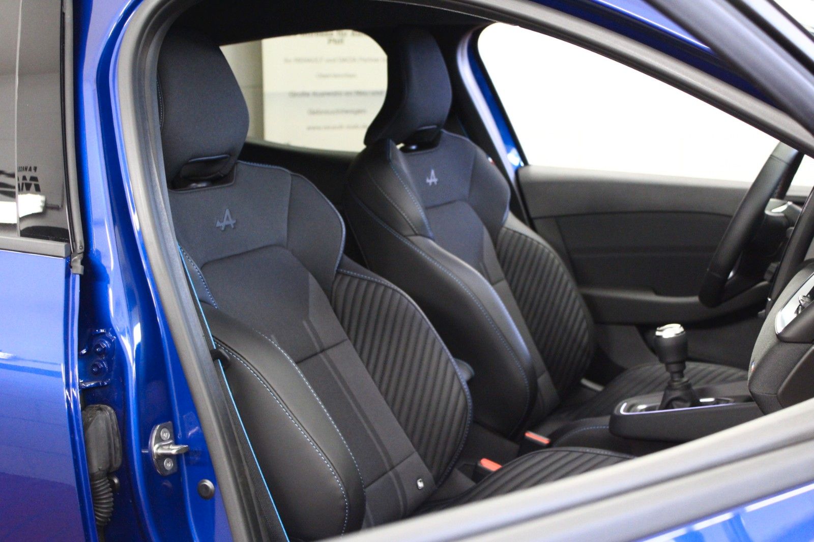 Fahrzeugabbildung Renault Clio TCe 90 Esprit Alpine *Winter-Paket*Bose*