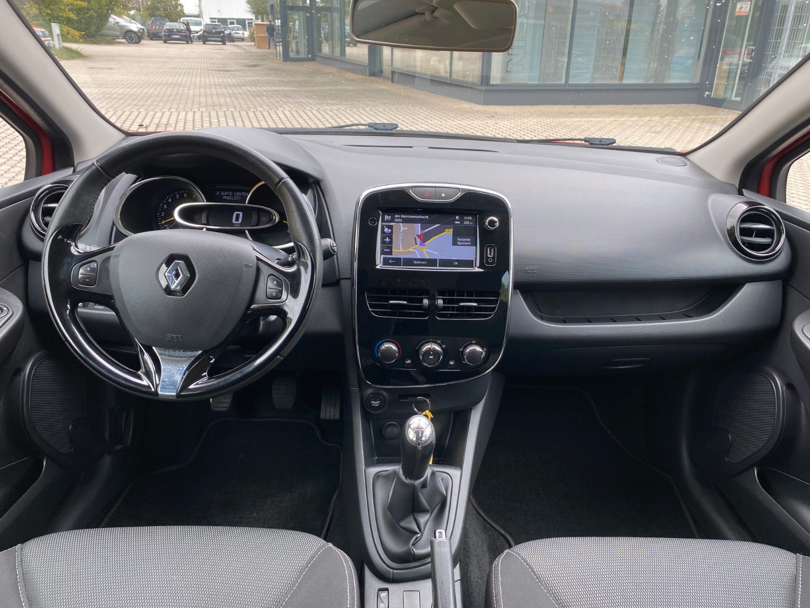 Fahrzeugabbildung Renault Clio Grandtour TEMPOMAT+NAVI+AHK+TÜV-NEU