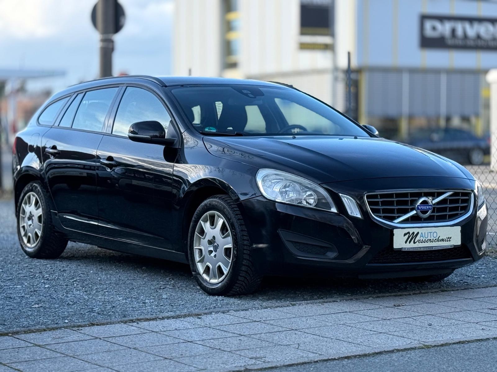 Volvo V60 D3 Kombi Kinetic AHK NAVI KLIMA SHZ 5Zyl.