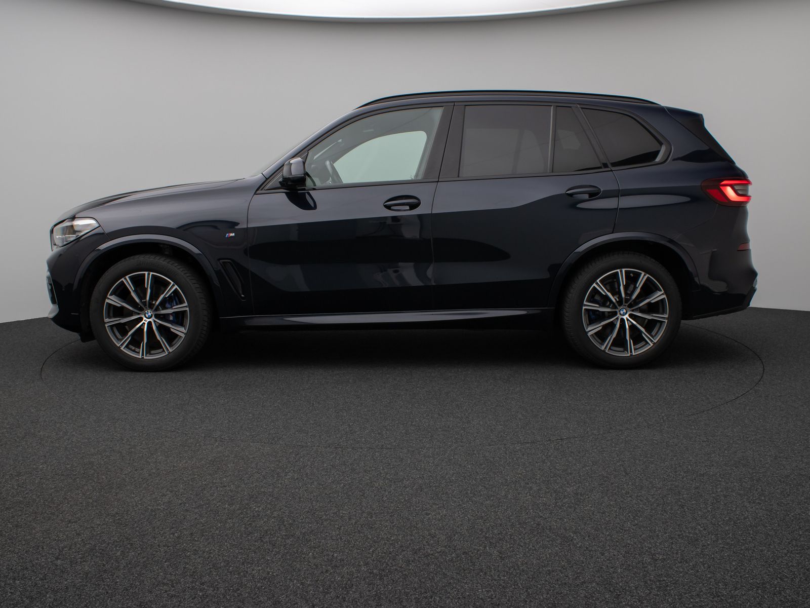 Fahrzeugabbildung BMW X5 xD25d M Sport Panorama Kamera HUD DAB H/K AHK