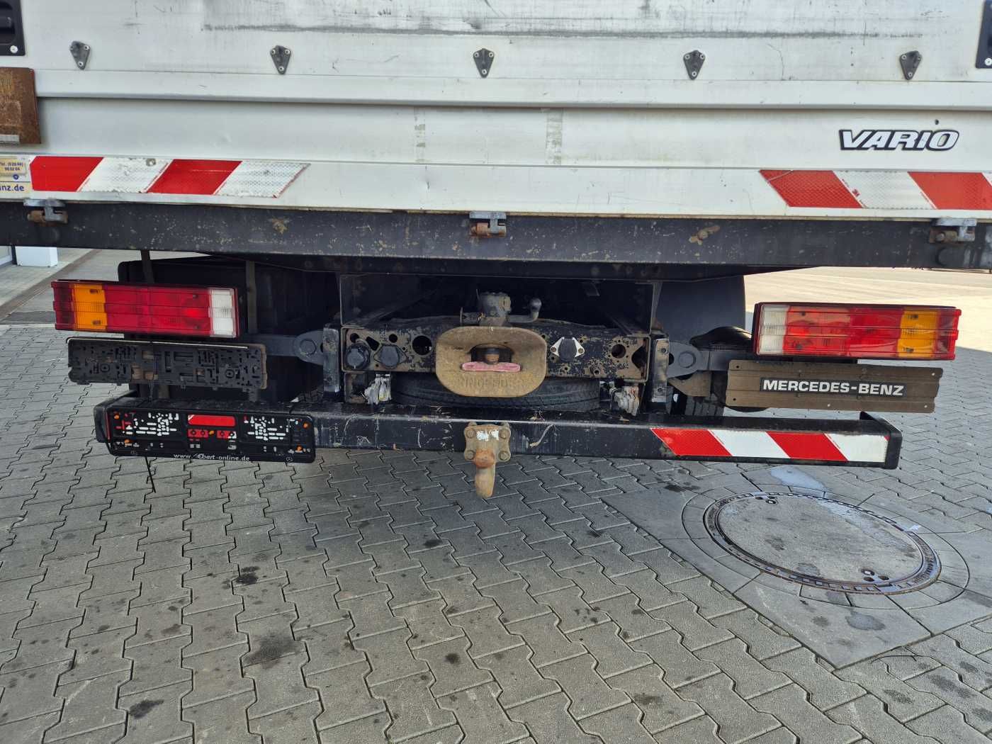 Fahrzeugabbildung Mercedes-Benz Vario 816 DK DoKa 4x2 Pritsche 2x AHK